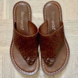 Bernardo Momma Luggage Sandal, 8 medium, tan